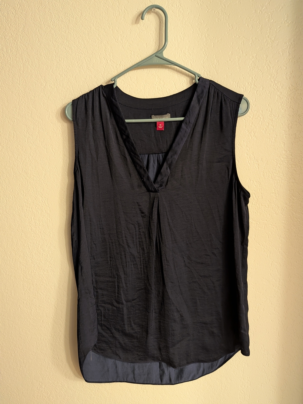 Vince Camuto Black V-Neck Sleeveless Pleated Camisole